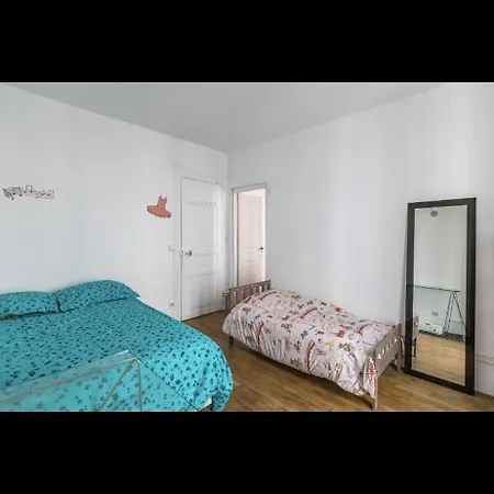 Beautiful Three-room Near Pantheon *