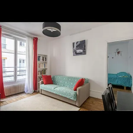 Beautiful Three-room Near Pantheon